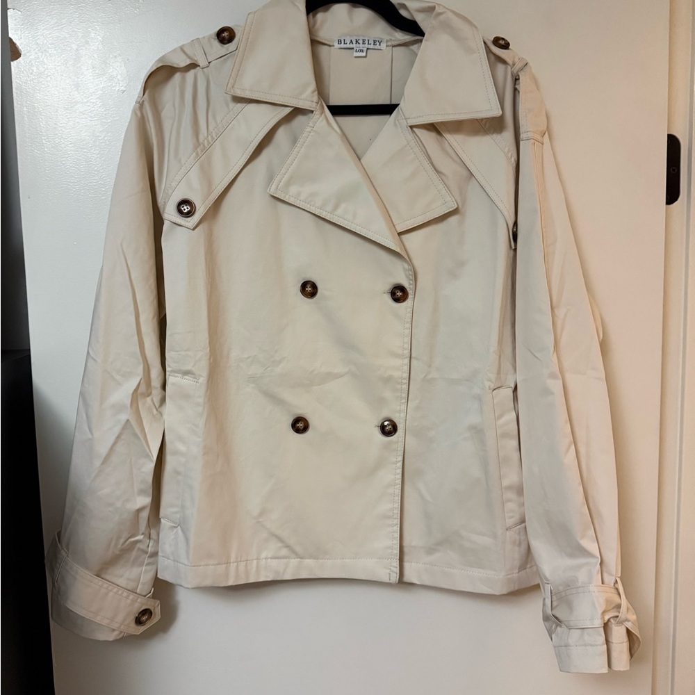 Blakeley Women's Cream Double-Breasted Jacket